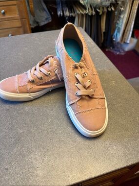 Casual Women's Blush Canvas Sneakers